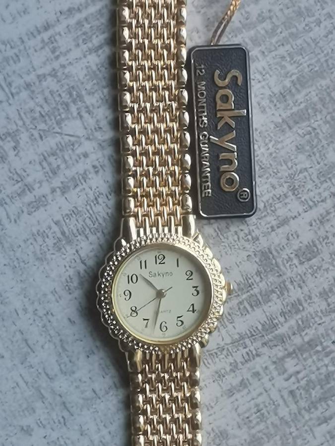 VINTAGE MENS SAKYNO ALL GOLD WATCH IN EXCELLENT WORKING CONDITION - NEW OLD STOCK