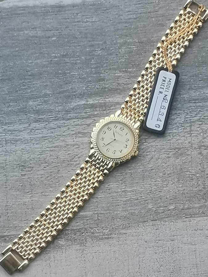 VINTAGE MENS SAKYNO ALL GOLD WATCH IN EXCELLENT WORKING CONDITION - NEW OLD STOCK