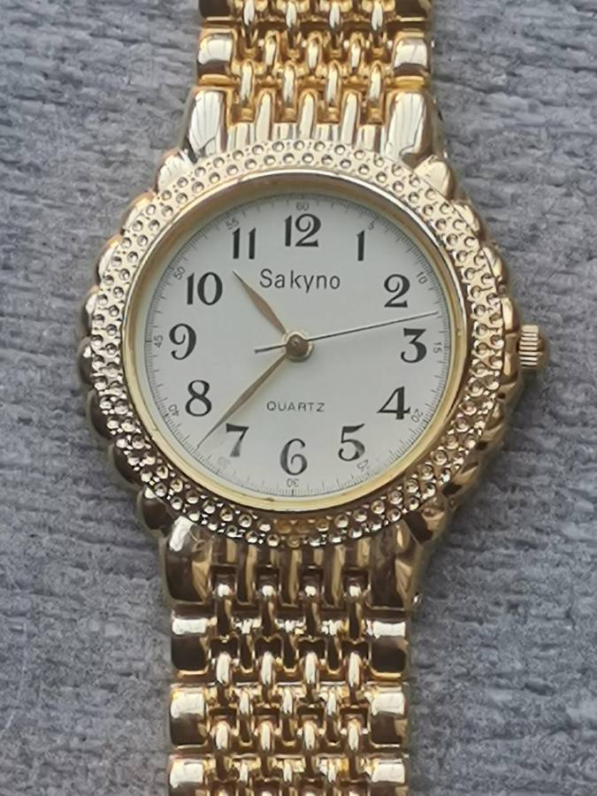 VINTAGE MENS SAKYNO ALL GOLD WATCH IN EXCELLENT WORKING CONDITION - NEW OLD STOCK