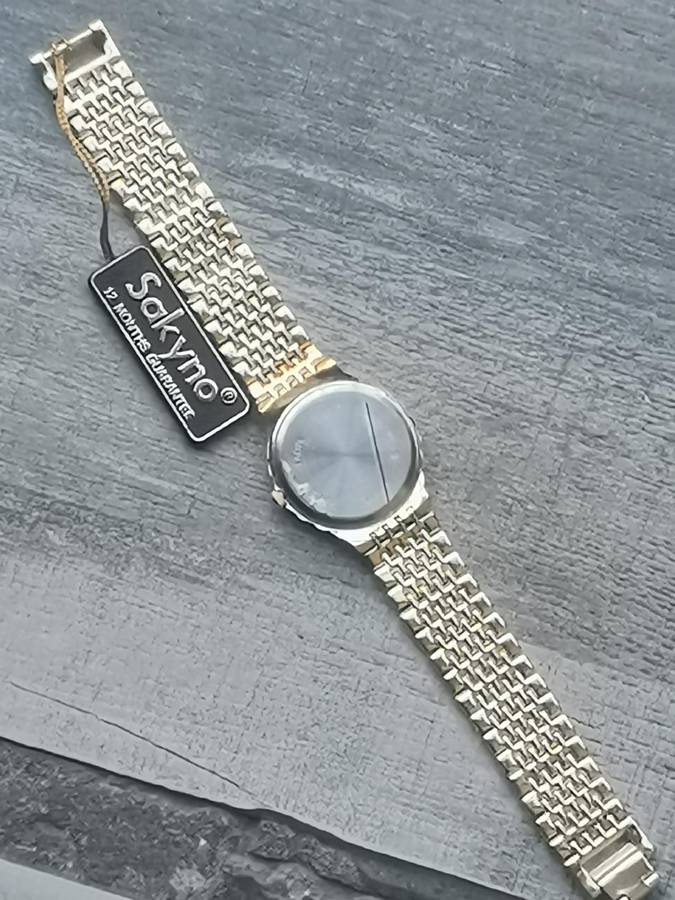 VINTAGE MENS SAKYNO ALL GOLD WATCH IN EXCELLENT WORKING CONDITION - NEW OLD STOCK