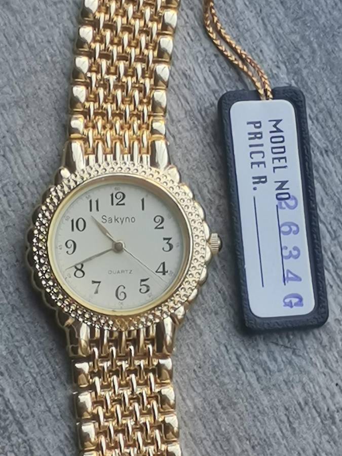 VINTAGE MENS SAKYNO ALL GOLD WATCH IN EXCELLENT WORKING CONDITION - NEW OLD STOCK