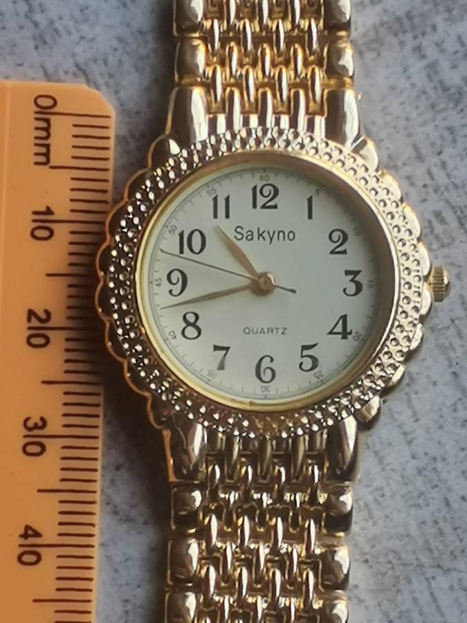 VINTAGE MENS SAKYNO ALL GOLD WATCH IN EXCELLENT WORKING CONDITION - NEW OLD STOCK