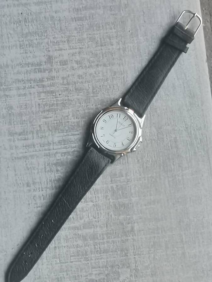 MENS QUEST 2 TONE WATCH IN EXCELLENT WORKING CONDITION