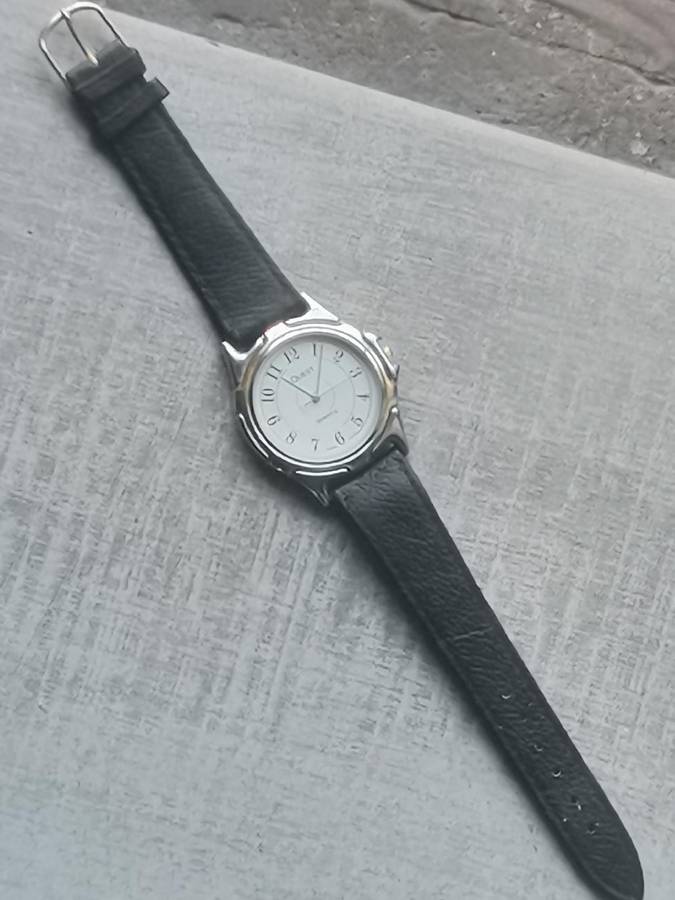 MENS QUEST 2 TONE WATCH IN EXCELLENT WORKING CONDITION