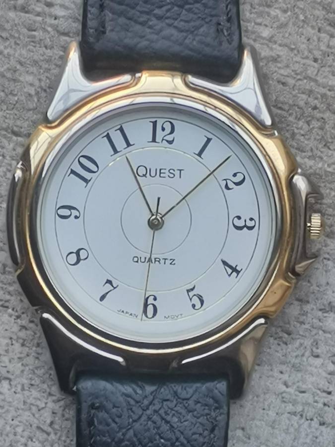 MENS QUEST 2 TONE WATCH IN EXCELLENT WORKING CONDITION