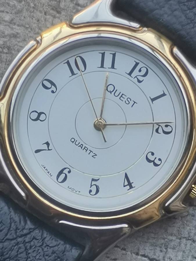 MENS QUEST 2 TONE WATCH IN EXCELLENT WORKING CONDITION