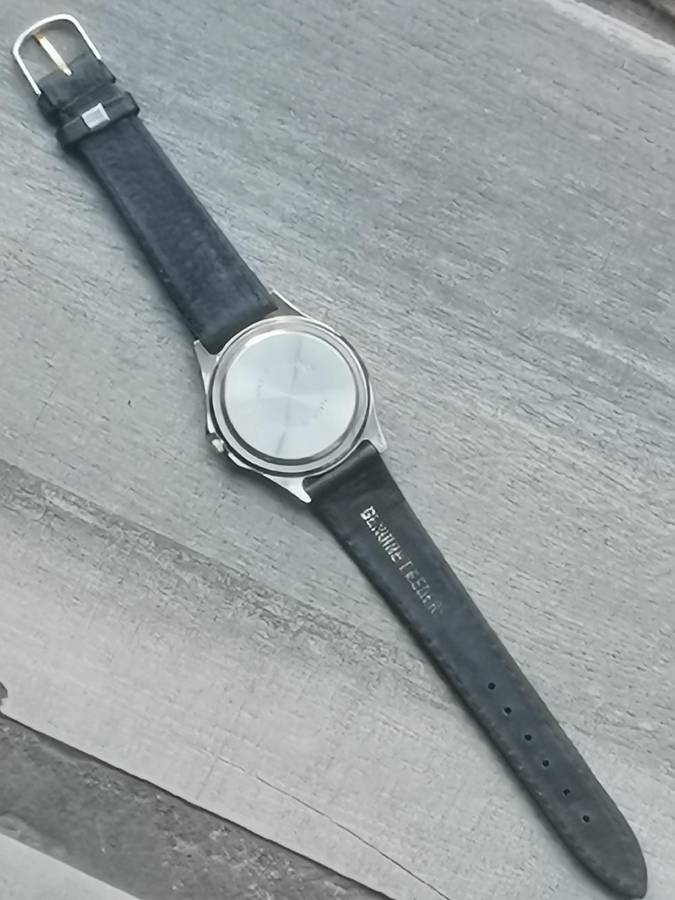 MENS QUEST 2 TONE WATCH IN EXCELLENT WORKING CONDITION