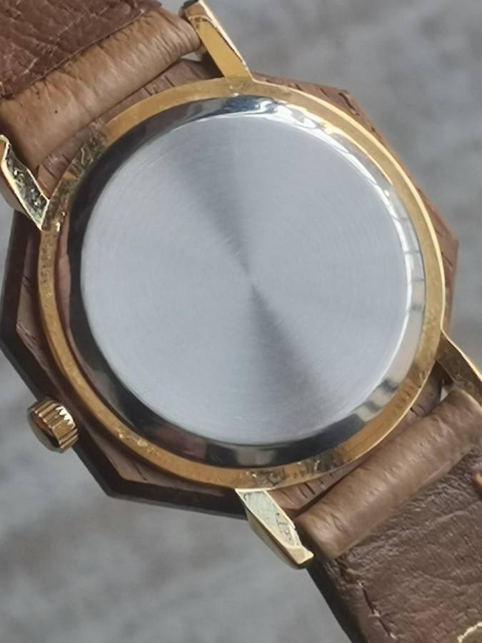 LADIES CLASSIC WATCH IN EXCELLENT WORKING CONDITION