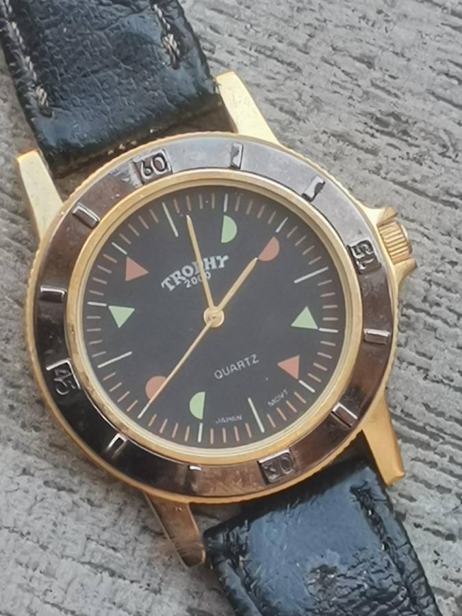 MENS VINTAGE TROPHY WATCH IN EXCELLENT WORKING CONDITION
