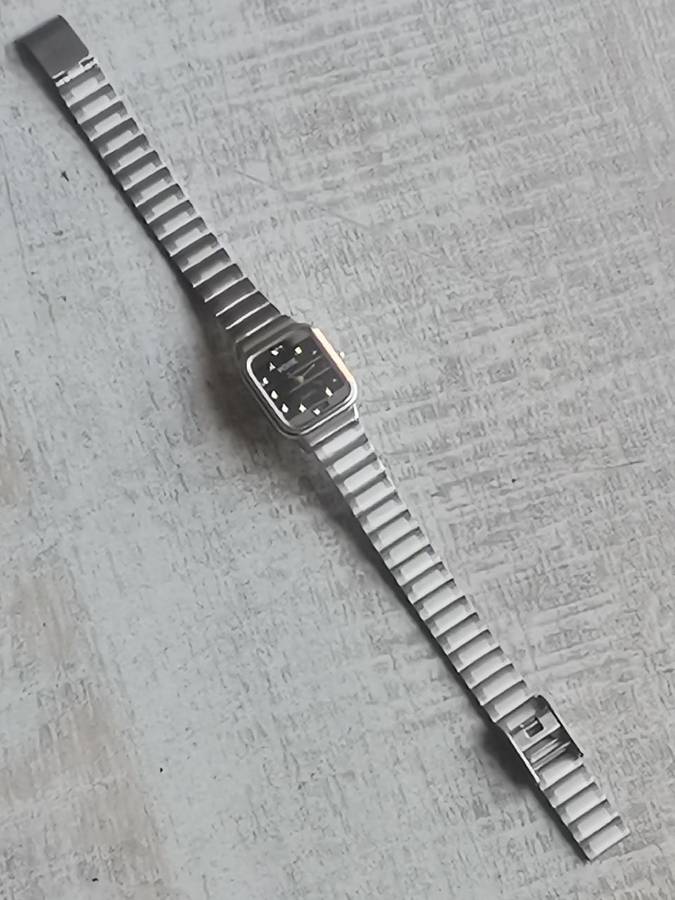 LADIES POISE STAINLESS STEEL WATCH IN EXCELLENT WORKING CONDITION