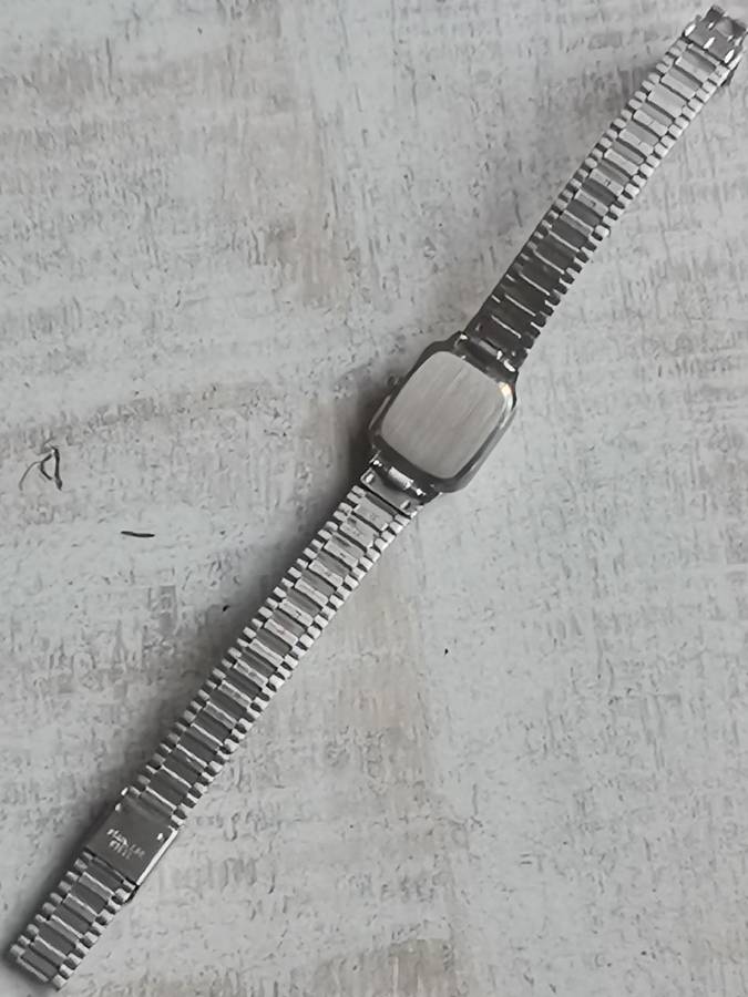 LADIES POISE STAINLESS STEEL WATCH IN EXCELLENT WORKING CONDITION