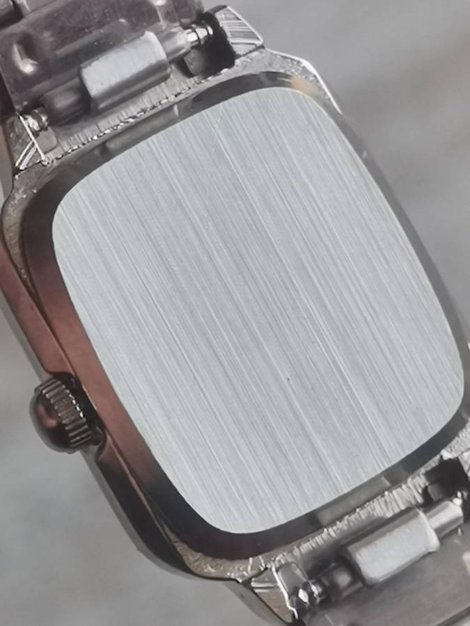 LADIES POISE STAINLESS STEEL WATCH IN EXCELLENT WORKING CONDITION