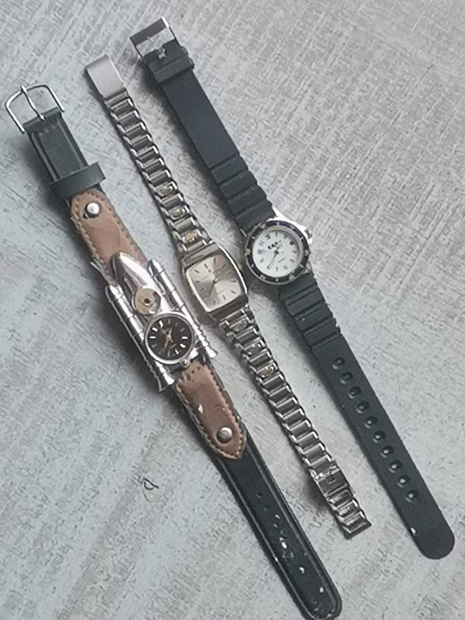 LADIES WATCH COLLECTION ALL IN EXCELLENT WORKING CONDITION - BIDDING FOR ALL 3