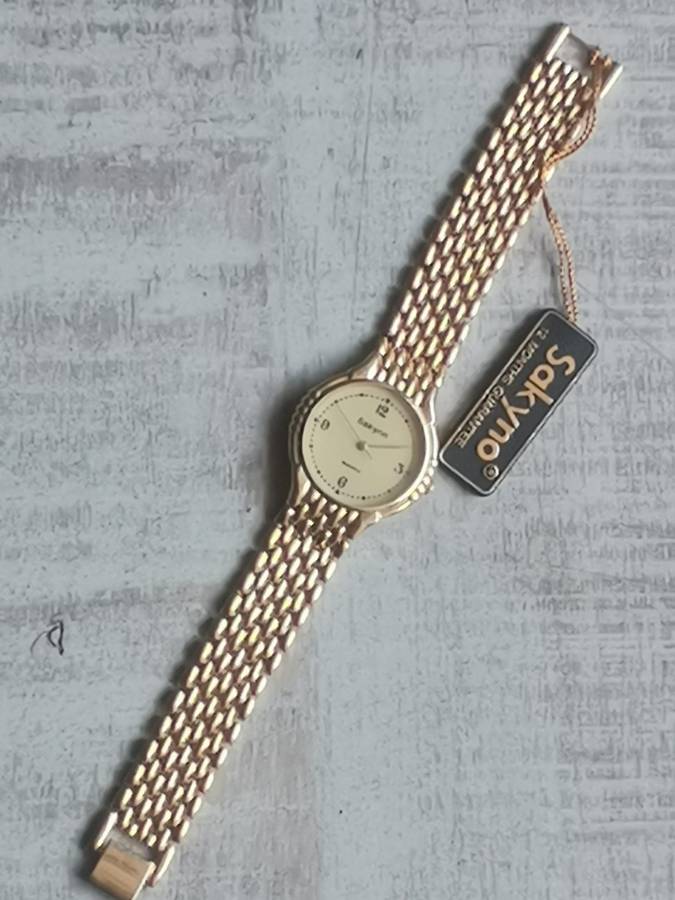 MENS VINTAGE SAKYNO ALL GOLD PLATED WATCH IN EXCELLENT WORKING CONDITION - NEW OLD STOCK
