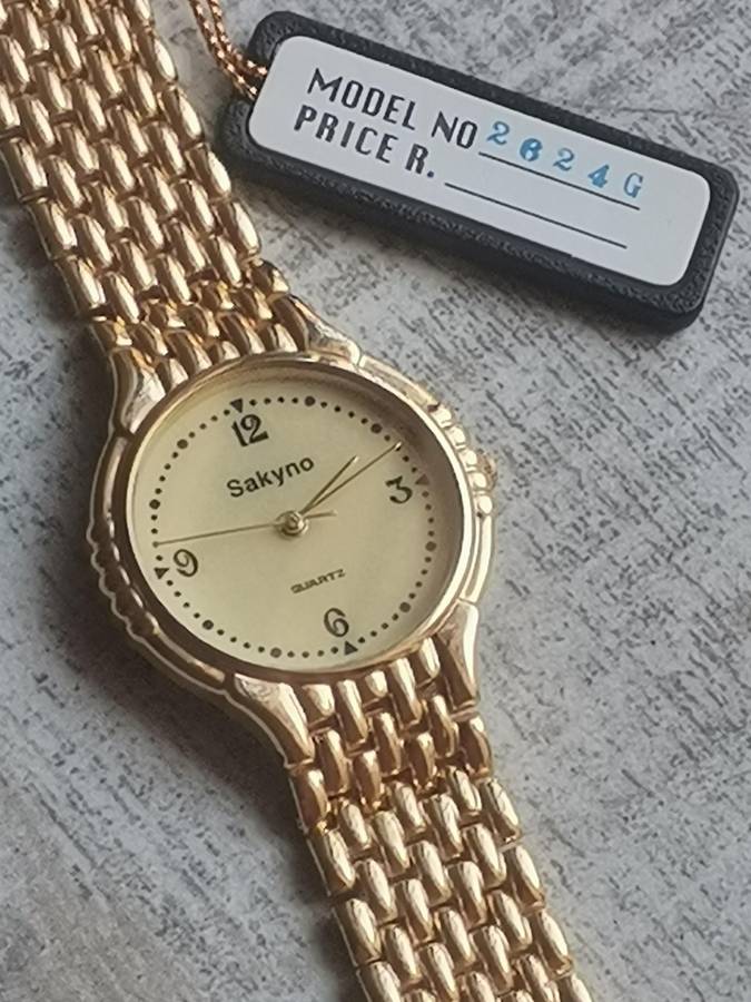 MENS VINTAGE SAKYNO ALL GOLD PLATED WATCH IN EXCELLENT WORKING CONDITION - NEW OLD STOCK