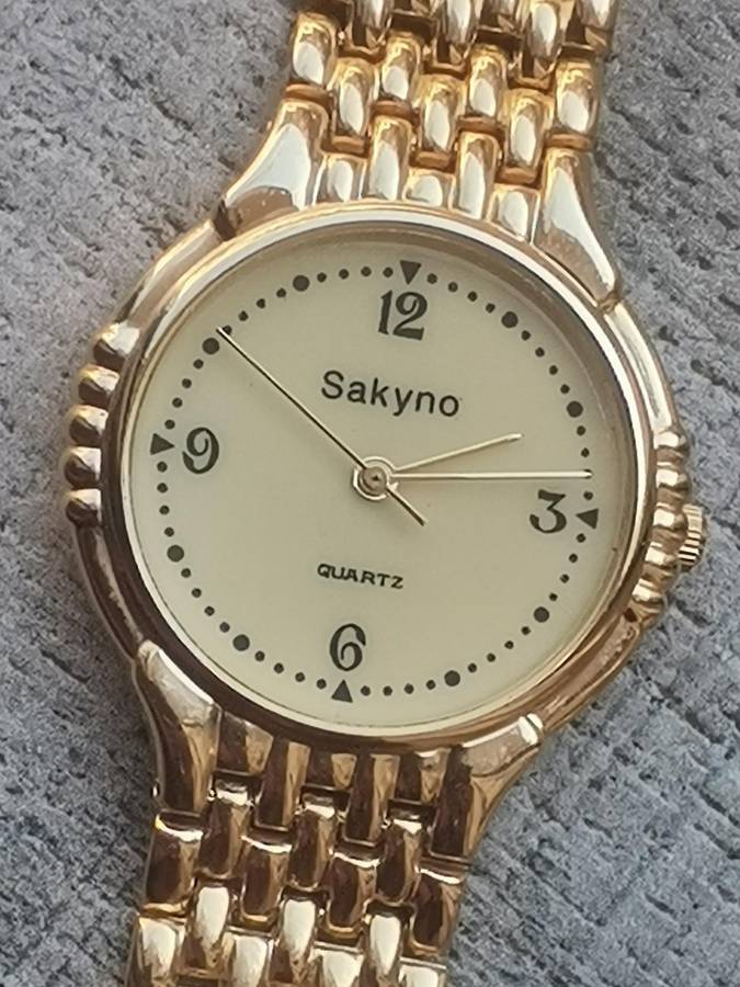 MENS VINTAGE SAKYNO ALL GOLD PLATED WATCH IN EXCELLENT WORKING CONDITION - NEW OLD STOCK