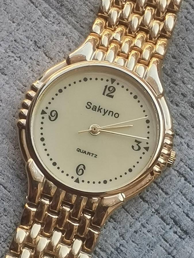 MENS VINTAGE SAKYNO ALL GOLD PLATED WATCH IN EXCELLENT WORKING CONDITION - NEW OLD STOCK