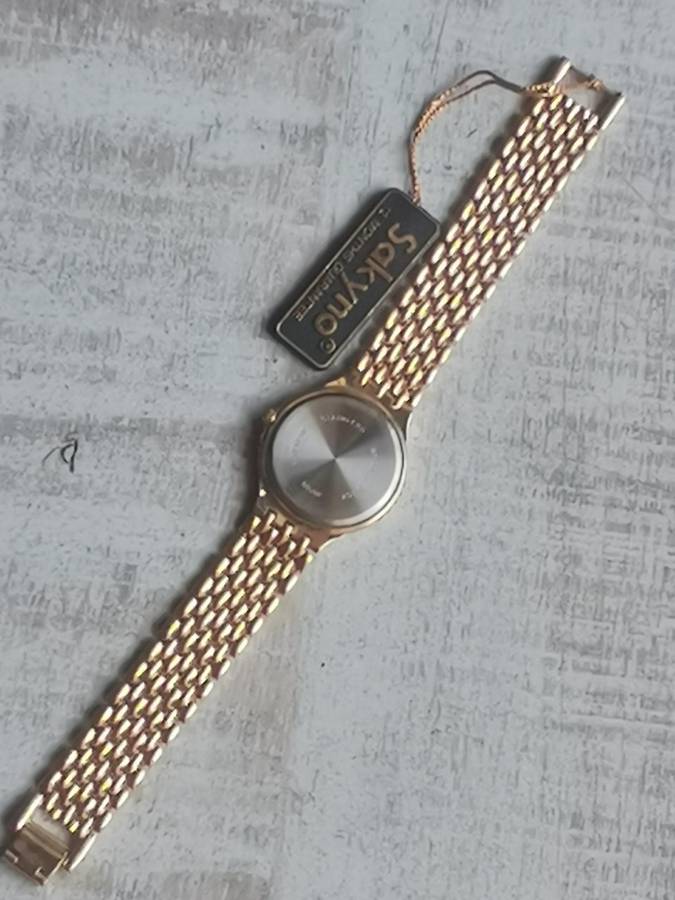 MENS VINTAGE SAKYNO ALL GOLD PLATED WATCH IN EXCELLENT WORKING CONDITION - NEW OLD STOCK