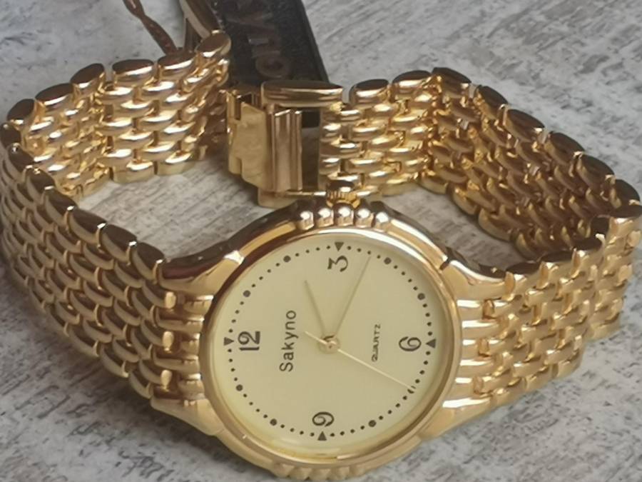 MENS VINTAGE SAKYNO ALL GOLD PLATED WATCH IN EXCELLENT WORKING CONDITION - NEW OLD STOCK