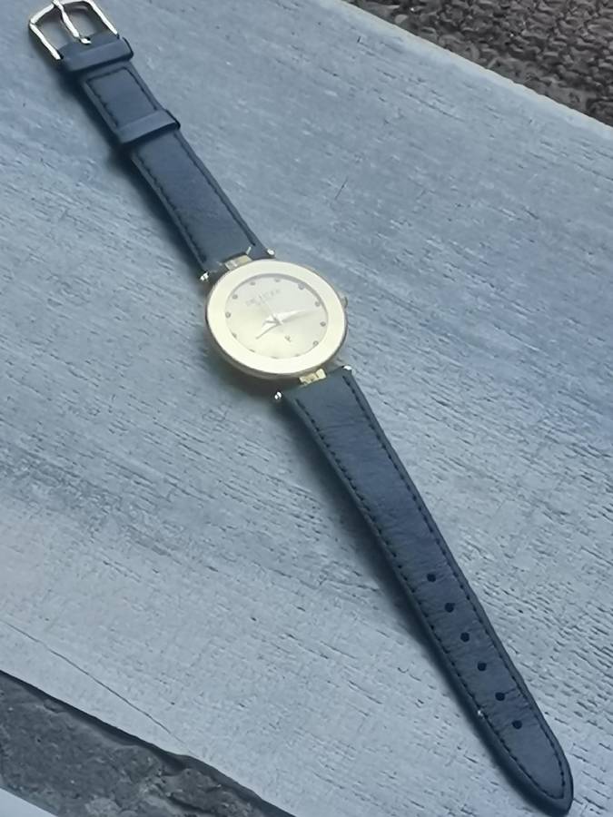 LADIES DE LUXE 18K GOLD PLATED WATCH IN EXCELLENT WORKING CONDITION