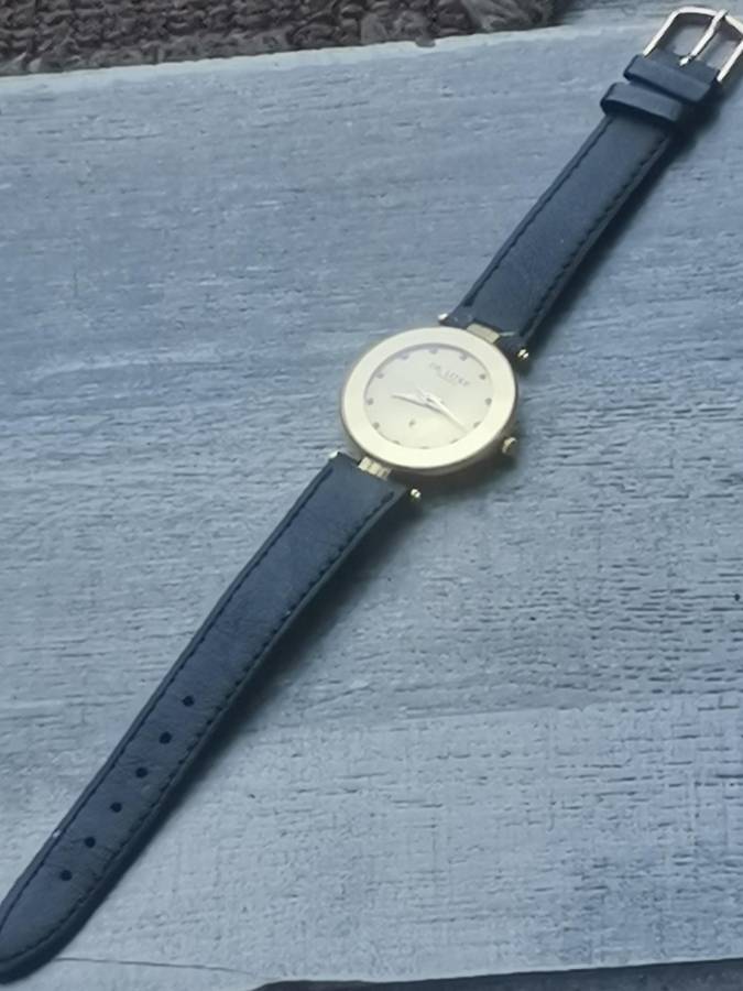 LADIES DE LUXE 18K GOLD PLATED WATCH IN EXCELLENT WORKING CONDITION