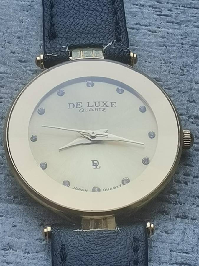 LADIES DE LUXE 18K GOLD PLATED WATCH IN EXCELLENT WORKING CONDITION
