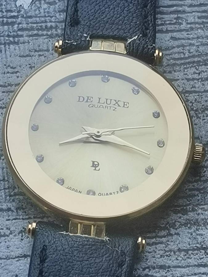 LADIES DE LUXE 18K GOLD PLATED WATCH IN EXCELLENT WORKING CONDITION