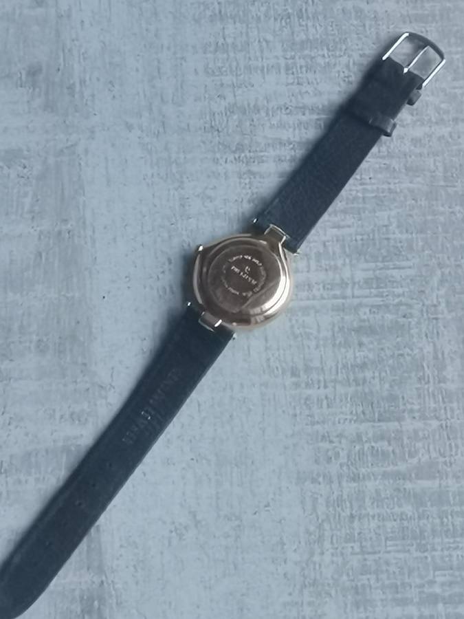 LADIES DE LUXE 18K GOLD PLATED WATCH IN EXCELLENT WORKING CONDITION