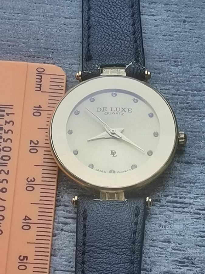 LADIES DE LUXE 18K GOLD PLATED WATCH IN EXCELLENT WORKING CONDITION