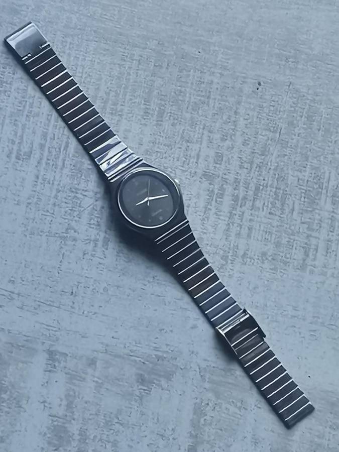LADIES POISE ALL BLACK STAINLESS STEEL WATCH IN EXCELLENT WORKING CONDITION