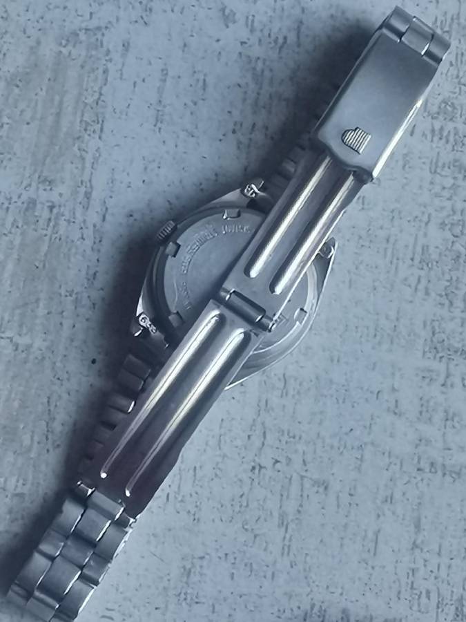 LADIES VINTAGE PULSAR WATCH WITH DAY/DATE FUNCTION IN EXCELLENT WORKING CONDITION