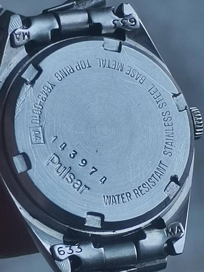 LADIES VINTAGE PULSAR WATCH WITH DAY/DATE FUNCTION IN EXCELLENT WORKING CONDITION