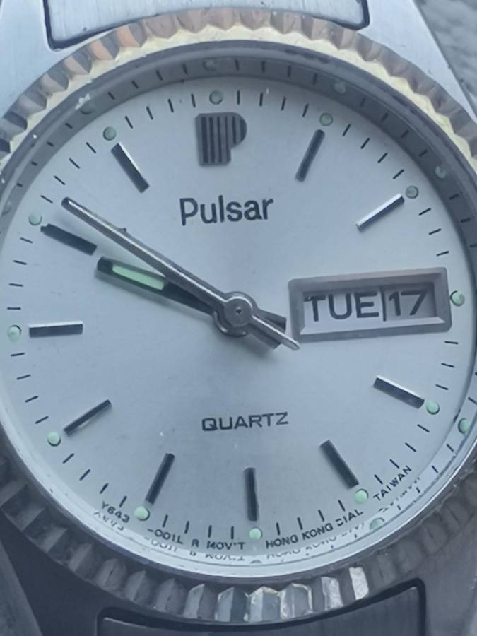 LADIES VINTAGE PULSAR WATCH WITH DAY/DATE FUNCTION IN EXCELLENT WORKING CONDITION