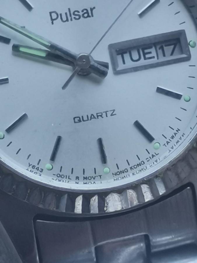 LADIES VINTAGE PULSAR WATCH WITH DAY/DATE FUNCTION IN EXCELLENT WORKING CONDITION