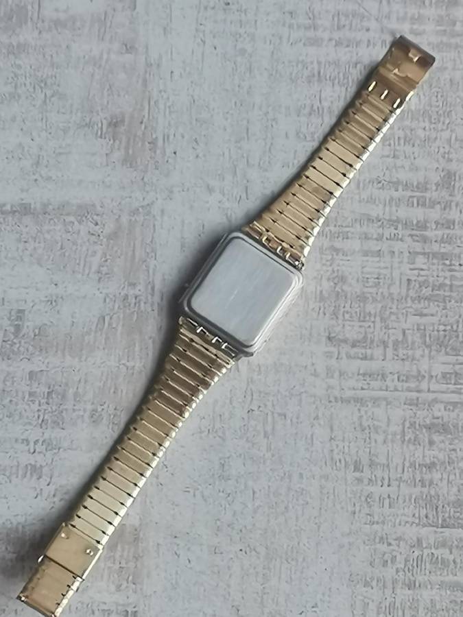 MENS VINTAGE ELECTRONIC DIGI-ANALOG GOLD PLATED WATCH IN EXCELLENT WORKING CONDITION