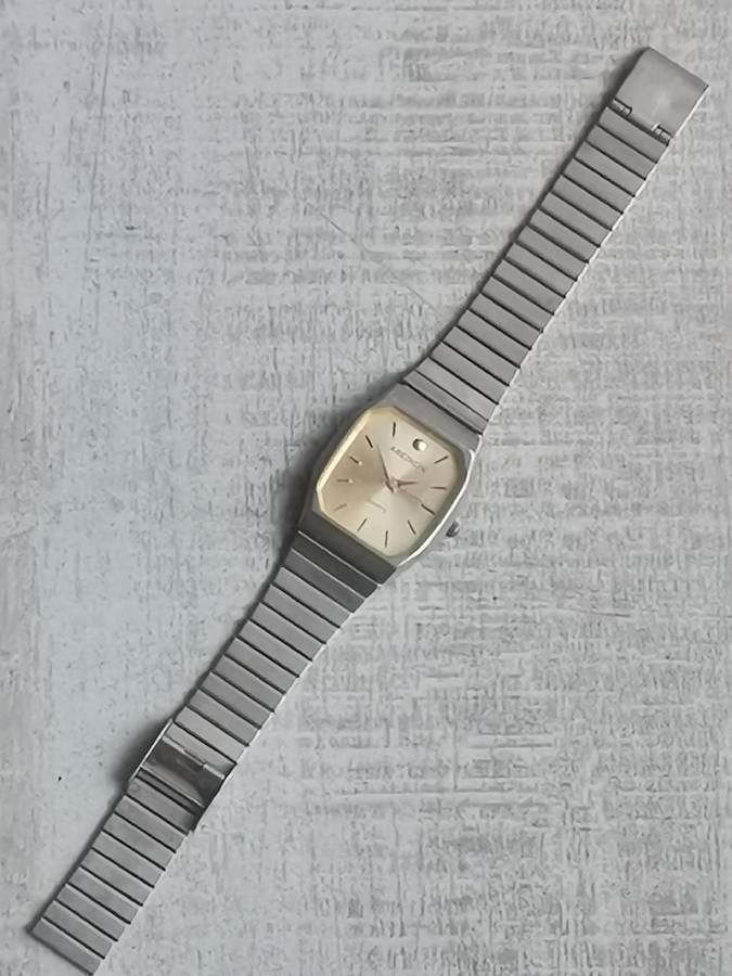 MENS VINTAGE ASEIKON STAINLESS STEEL WATCH IN EXCELLENT WORKING CONDITION
