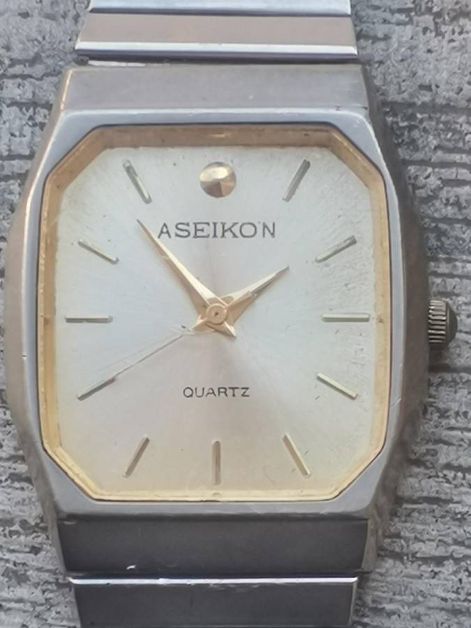MENS VINTAGE ASEIKON STAINLESS STEEL WATCH IN EXCELLENT WORKING CONDITION