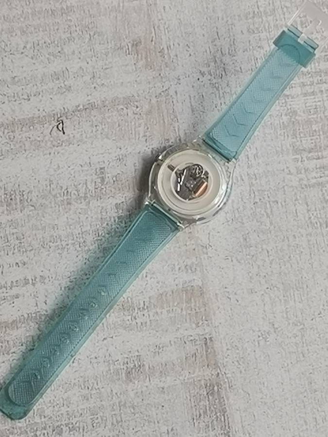 MENS VINTAGE FLASH WATCH WITH SEE-THROUGH BACK IN EXCELLENT WORKING CONDITION
