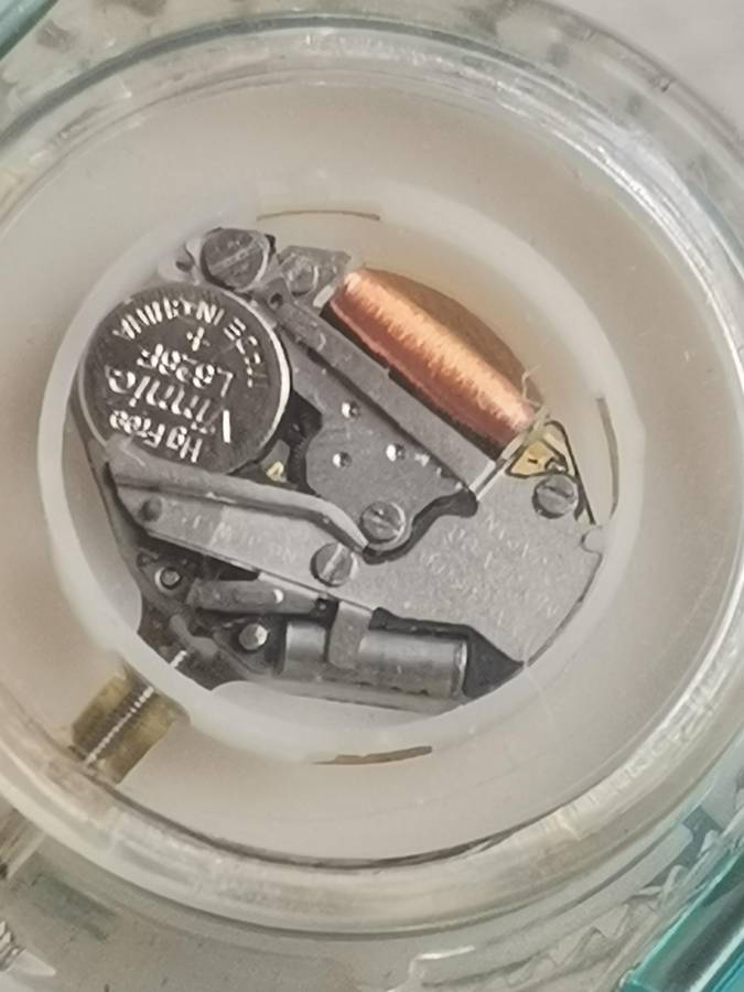 MENS VINTAGE FLASH WATCH WITH SEE-THROUGH BACK IN EXCELLENT WORKING CONDITION