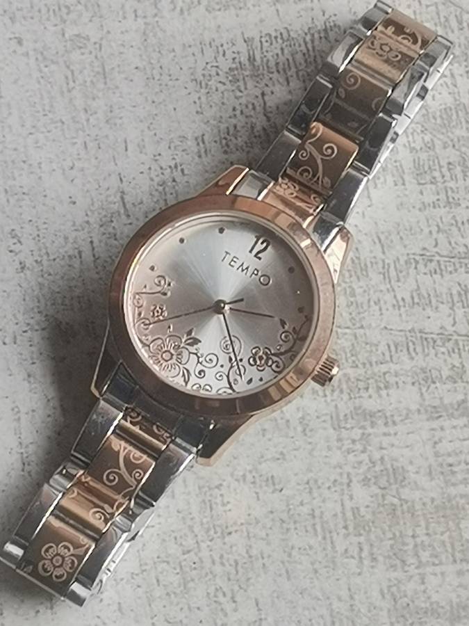 STUNNING LADIES 2 TONE TEMPO WATCH IN EXCELLENT WORKING CONDITION