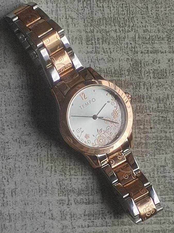 STUNNING LADIES 2 TONE TEMPO WATCH IN EXCELLENT WORKING CONDITION