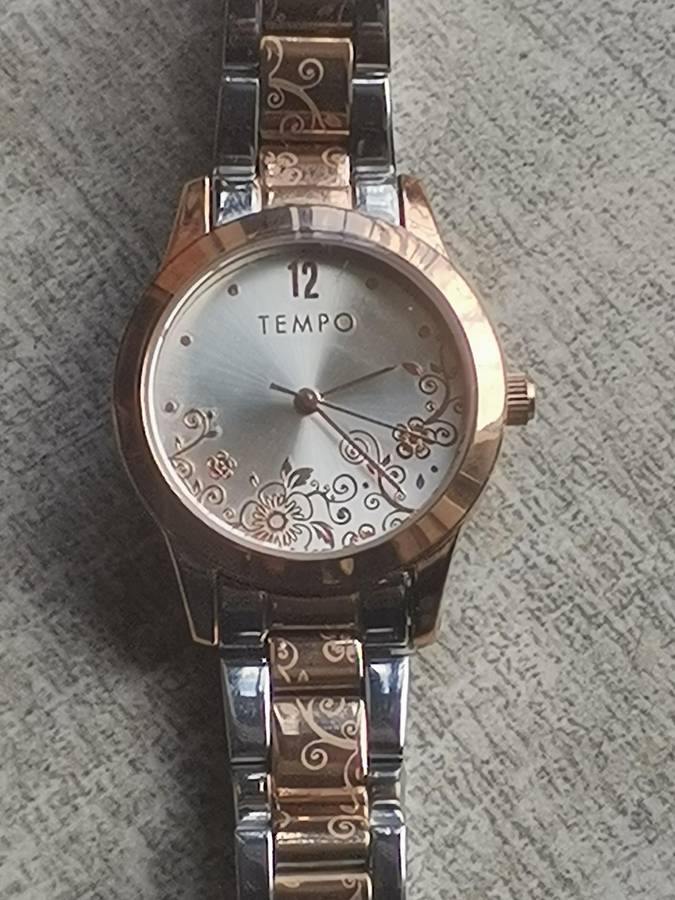 STUNNING LADIES 2 TONE TEMPO WATCH IN EXCELLENT WORKING CONDITION