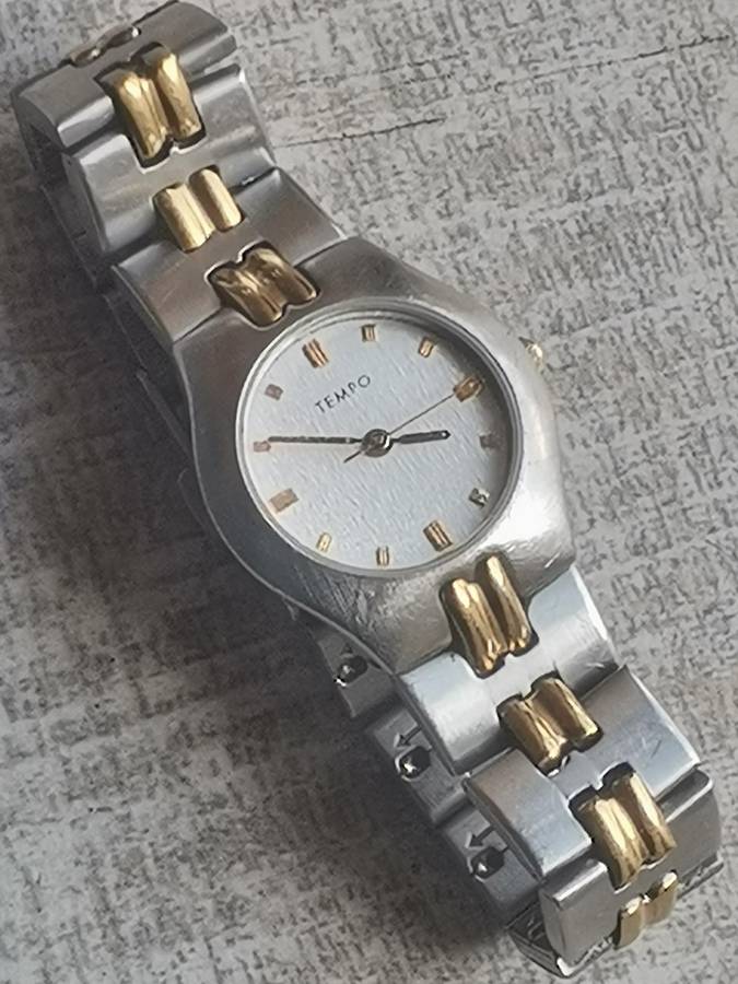 LADIES ELEGANT TEMPO 2 TONE WATCH IN EXCELLENT WORKING CONDITION