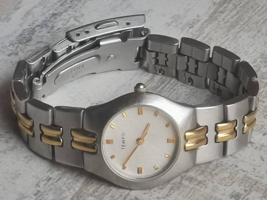 LADIES ELEGANT TEMPO 2 TONE WATCH IN EXCELLENT WORKING CONDITION