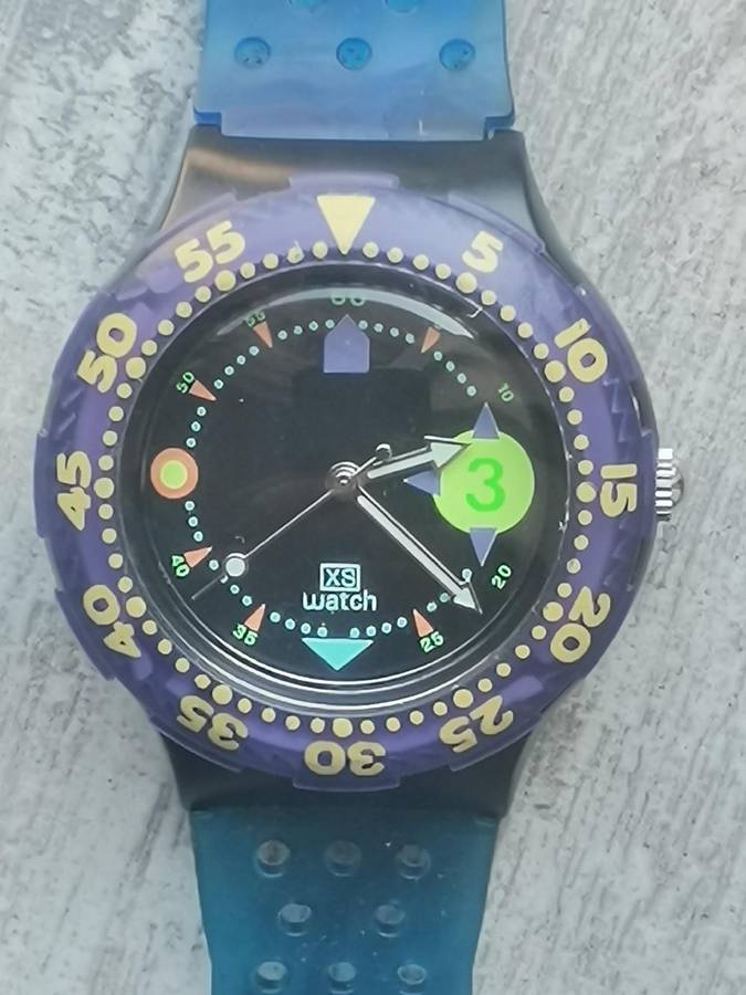 MENS XS SPORTS WATCH WITH ROTATING BEZEL IN EXCELLENT WORKING CONDITION