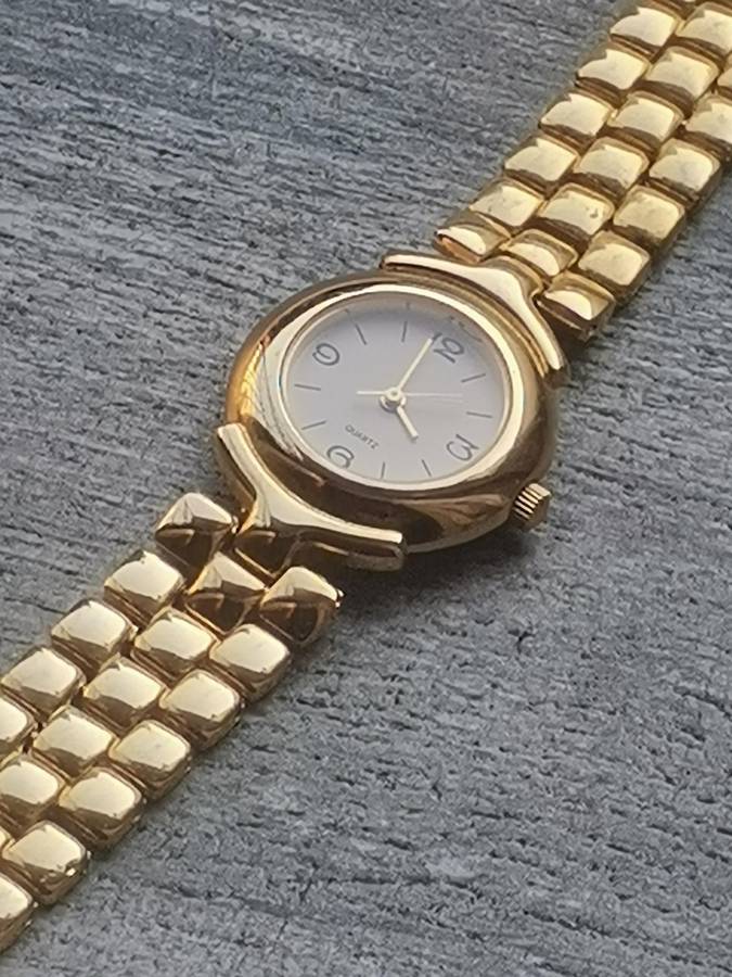 LADIES GOLD PLATED WATCH IN EXCELLENT WORKING CONDITION