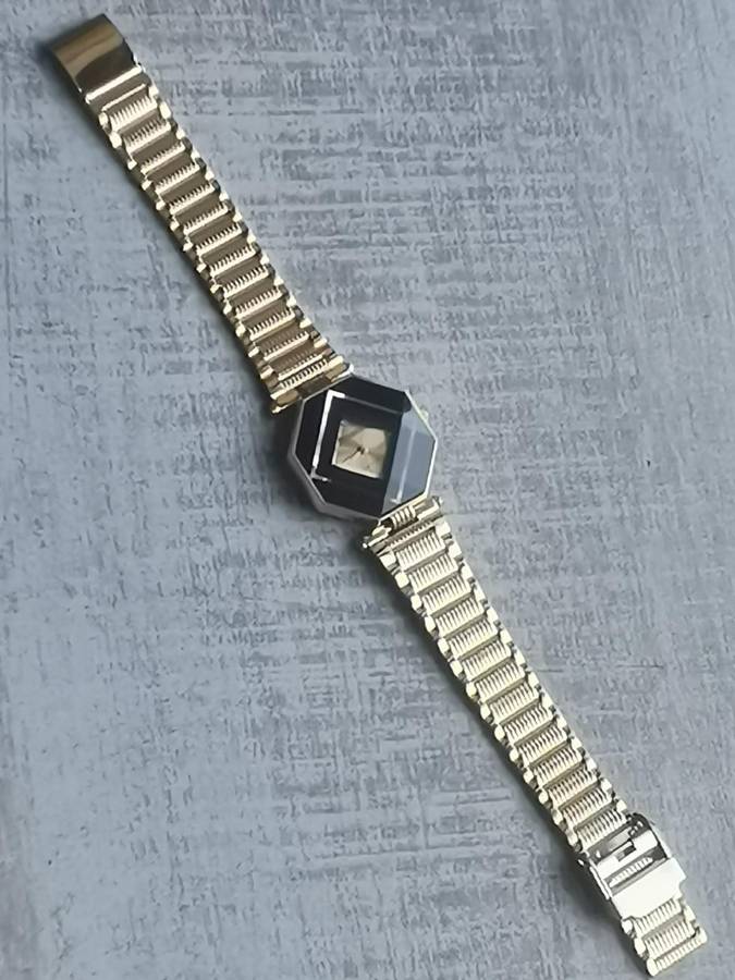 STUNNING LADIES OCCASION 18K GOLD PLATED WATCH IN EXCELLENT WORKING CONDITION