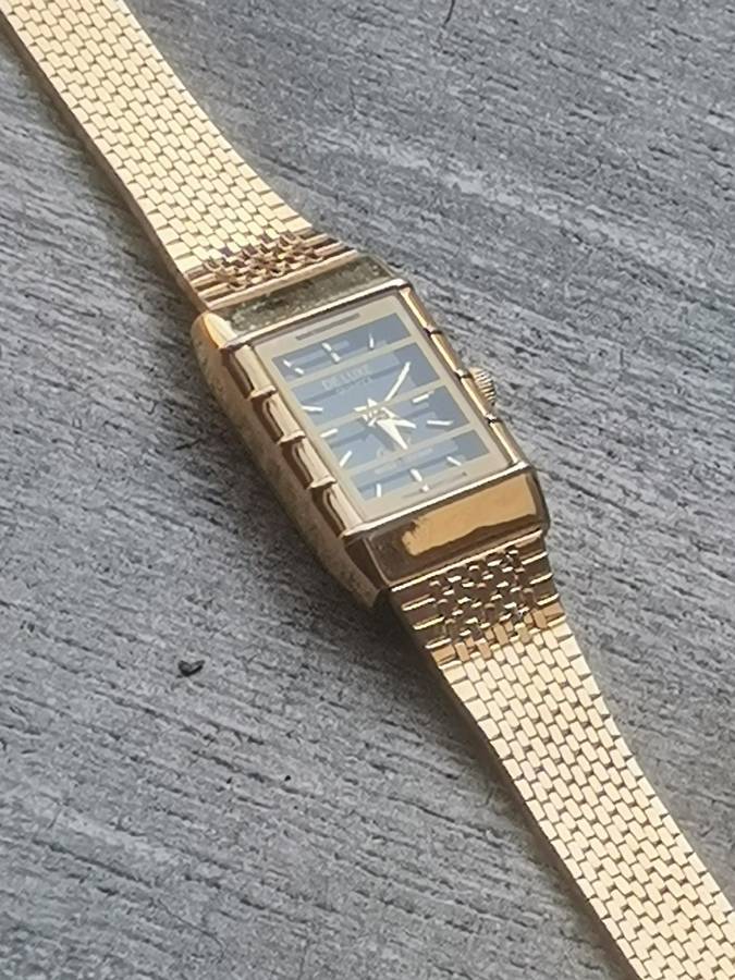 LADIES DE LUXE 18K GOLD PLATED WATCH IN EXCELLENT WORKING CONDITION