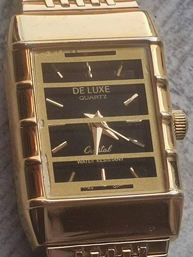 LADIES DE LUXE 18K GOLD PLATED WATCH IN EXCELLENT WORKING CONDITION