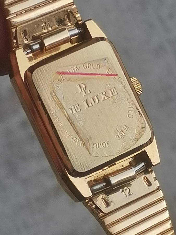 LADIES DE LUXE 18K GOLD PLATED WATCH IN EXCELLENT WORKING CONDITION
